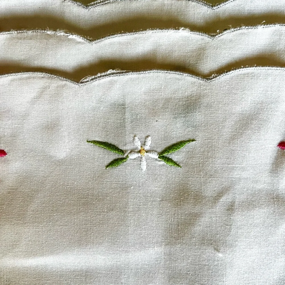 Vintage Floral Embroidered Scalloped Cotton Placemats,SET/4 - Picture 3 of 5